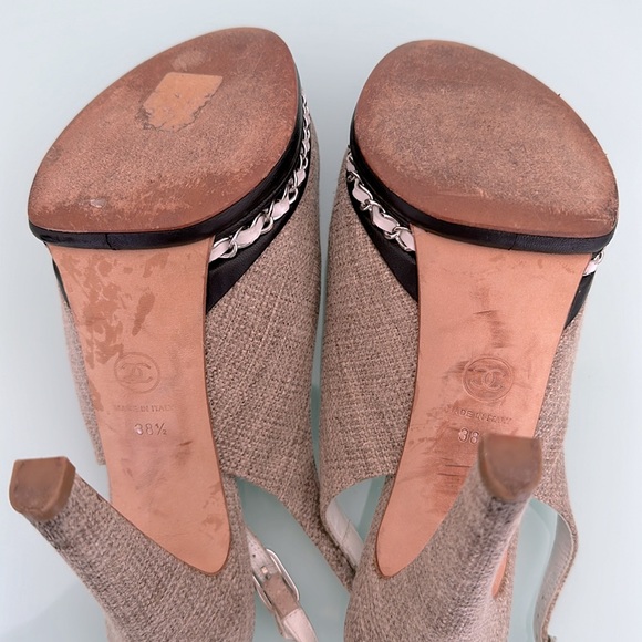 Chanel Designer 38 1/2 Tan Canvas Leather White Chain Platform Shoes 4.5 “ Heel - Picture 10 of 12